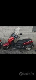 X-max 250 del 2006 vecchiotto ma funzionante 