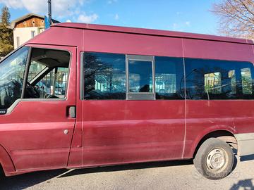 pulmino 9 posti Ford Transit