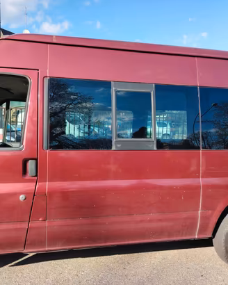 pulmino 9 posti Ford Transit