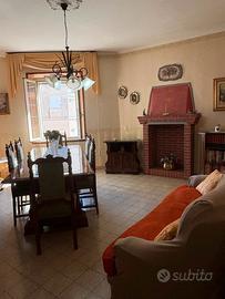 Appartamento con ingresso indipendente, via Gregor