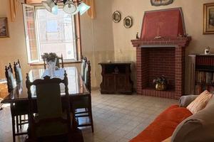 Appartamento con ingresso indipendente, via Gregor