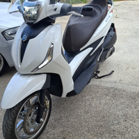 Beverly 300hp con soli 9000 km anno 2023