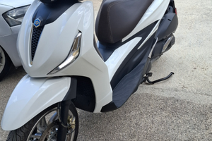 Beverly 300hp con soli 9000 km anno 2023