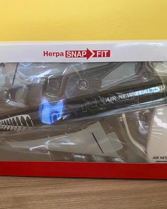 Herpa Air New Zealand Boeing 777-300ER 1/200