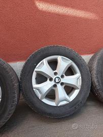 Gomme termiche con cerchi 16 di  Dacia Duster