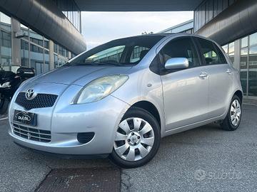 TOYOTA Yaris 1.0 5 porte
