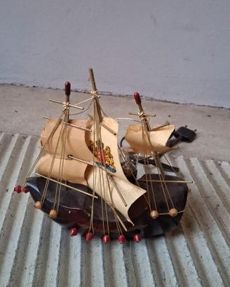 Lampada da tavolo nave