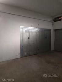 GARAGE Magazzino BOX Auto in via GAGGINO 30 mq