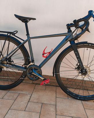 bicicletta gravel cube