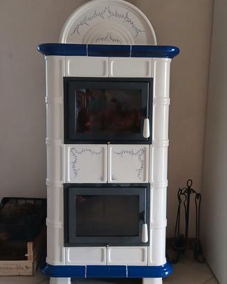 Stufa a legno in maiolica con fornetto Palladio