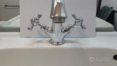 Rubinetto per lavabo. 