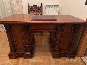 Scrivania in noce massello