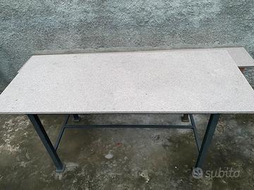 Tavolo Da Esterno In Simil Marmo.