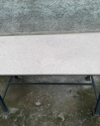 Tavolo Da Esterno In Simil Marmo.