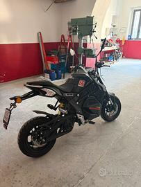 MOTO NAKED 50 elettrica -