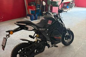 MOTO NAKED 50 elettrica -