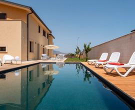Elegante villa con piscina, sauna, palestra
