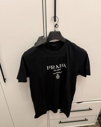 T-shirt prada nuova con cartellino