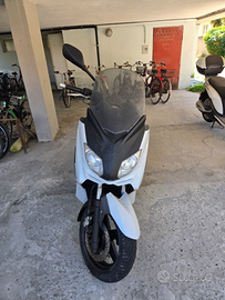 Yamaha x - max 250 bianco