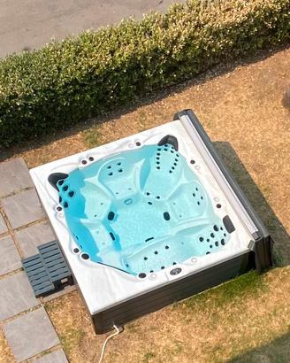 Piscina idromassaggio