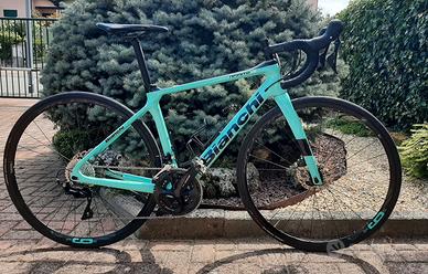 Bici Bianchi Infinito XE Disc 105 11v