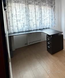 SCRIVANIA ANGOLARE CON CASSETTIERA