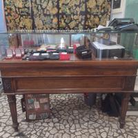 Banco espositore e separé