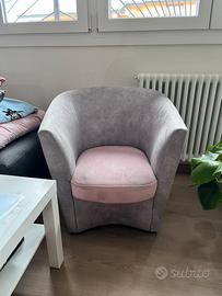 Poltrona grigia e rosa