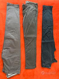 Tre paia di pantaloni chinos da uomo