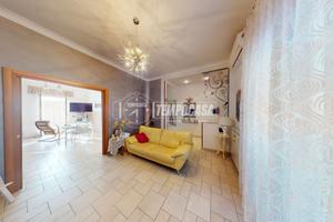 Appartamento di 3 vani e accessori con terrazzo, A