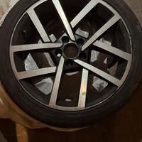 Cerchi in Lega 17” con gomme 215/40 R17