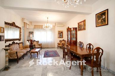 AMPIA METRATURA CON POSTO AUTO E CANTINA