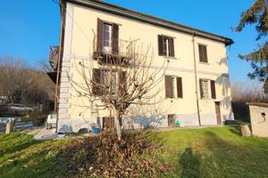 Carru ampia casa due alloggi più magazzino volend