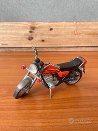 Modellino Politoys Kawasaki 750 scala 1:15 vintage