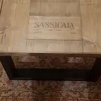 Tavoli con Casse di Vino Pregiato 