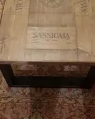 Tavoli con Casse di Vino Pregiato 