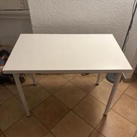 Scrivania bianca Ikea