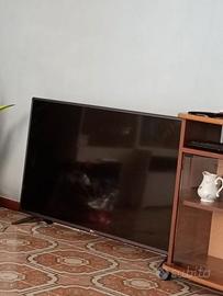 TV 52 pollici stereo aria condizionata etc