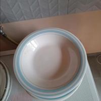 12 piatti, 6 fondo e 6 piani  bianchi con bordino 