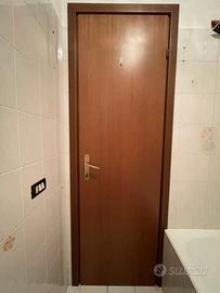 Porta a battente 60cm color noce con telaio