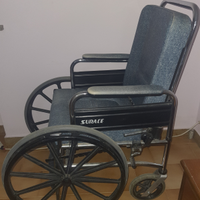 Carrozzina anziani e deambulatore