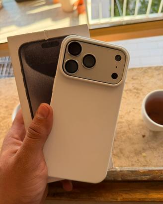 Iphone 15 Pro Max con desing dell’iphone 17 Pro ma