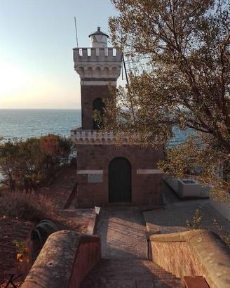 Villa indipendente affacciata sul mare