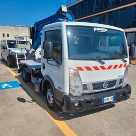 Nissan NT400 con piattaforma aerea telescopica CTE