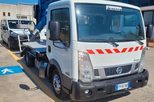 Nissan NT400 con piattaforma aerea telescopica CTE