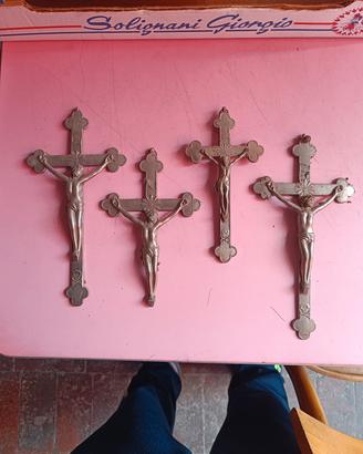 Crocifissi in ferro