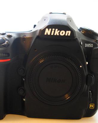NIKON 850