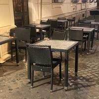 Tavoli e sedie in rattan da esterno