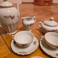 set teiera e tazzine in porcellana 
