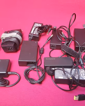 Alimentatori e docking originali per notebook